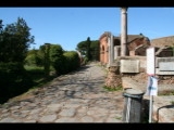 01608 ostia - regio ii - decumanus maximus - blick ecke via delle corporazioni ri teatro (ii,vii,2) - 2013.jpg